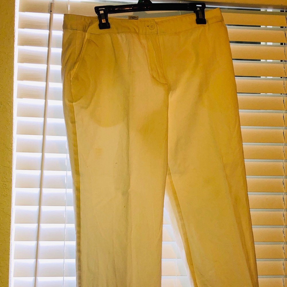 Stylish plus sized white capris